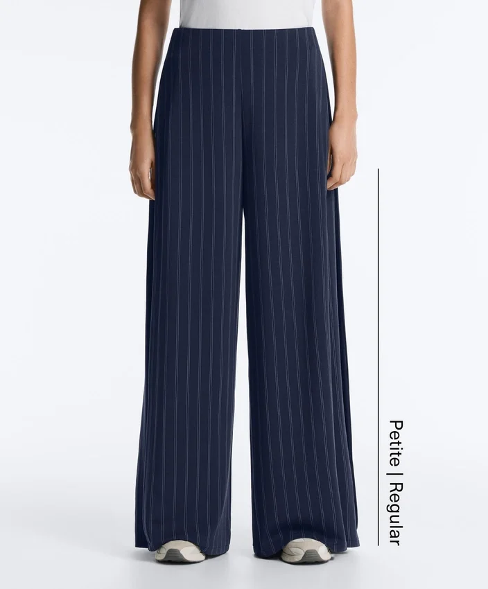 Pantaloni cu croi larg, cu textură Soft Touch, cu pliuri laterale și din modal Pantaloni cu croi larg, cu textură Soft Touch, cu pliuri laterale și din modal