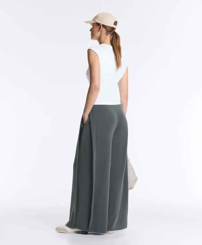 Pantaloni cu croi larg, cu textură Soft Touch, cu pliuri laterale și din modal Pantaloni cu croi larg, cu textură Soft Touch, cu pliuri laterale și din modal