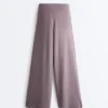Pantaloni cu croi larg, cu textură Soft Touch, cu pliuri laterale și din modal Pantaloni cu croi larg, cu textură Soft Touch, cu pliuri laterale și din modal