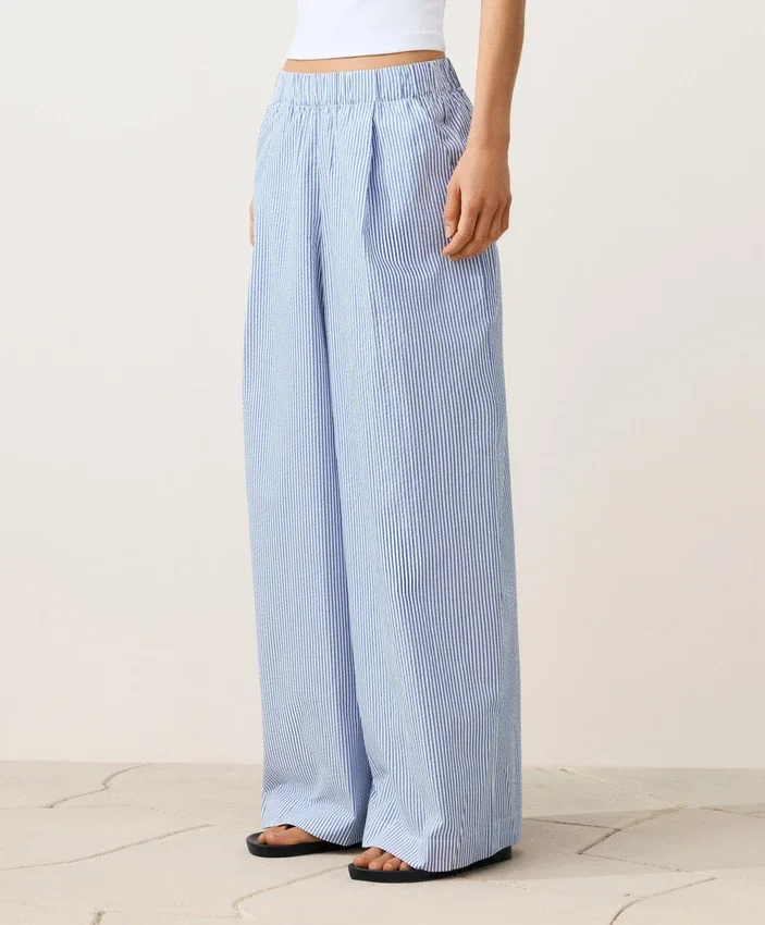 Pantaloni cu croi larg din amestec de bumbac, cu dungi Pantaloni cu croi larg din amestec de bumbac, cu dungi