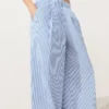 Pantaloni cu croi larg din amestec de bumbac, cu dungi Pantaloni cu croi larg din amestec de bumbac, cu dungi