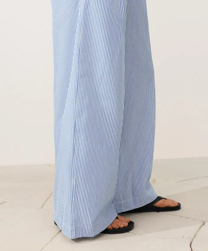 Pantaloni cu croi larg din amestec de bumbac, cu dungi Pantaloni cu croi larg din amestec de bumbac, cu dungi