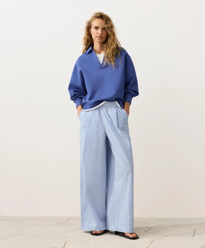 Pantaloni cu croi larg din amestec de bumbac, cu dungi Pantaloni cu croi larg din amestec de bumbac, cu dungi