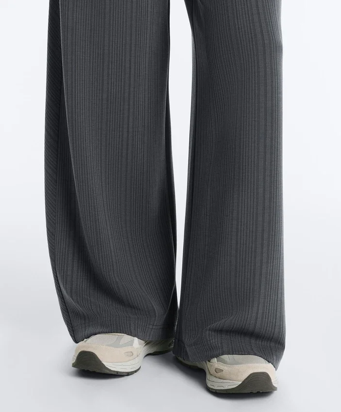 Pantaloni cu dungi asimetrice din modal Pantaloni cu dungi asimetrice din modal