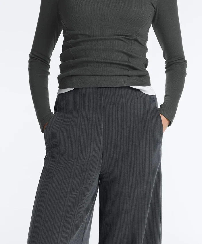 Pantaloni cu dungi asimetrice din modal Pantaloni cu dungi asimetrice din modal