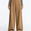 Pantaloni cu talie înaltă, croi larg, din țesătură de sargă, cu pliuri Pantaloni cu talie înaltă, croi larg, din țesătură de sargă, cu pliuri