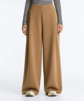 Pantaloni cu talie înaltă, croi larg, din țesătură de sargă, cu pliuri Pantaloni cu talie înaltă, croi larg, din țesătură de sargă, cu pliuri
