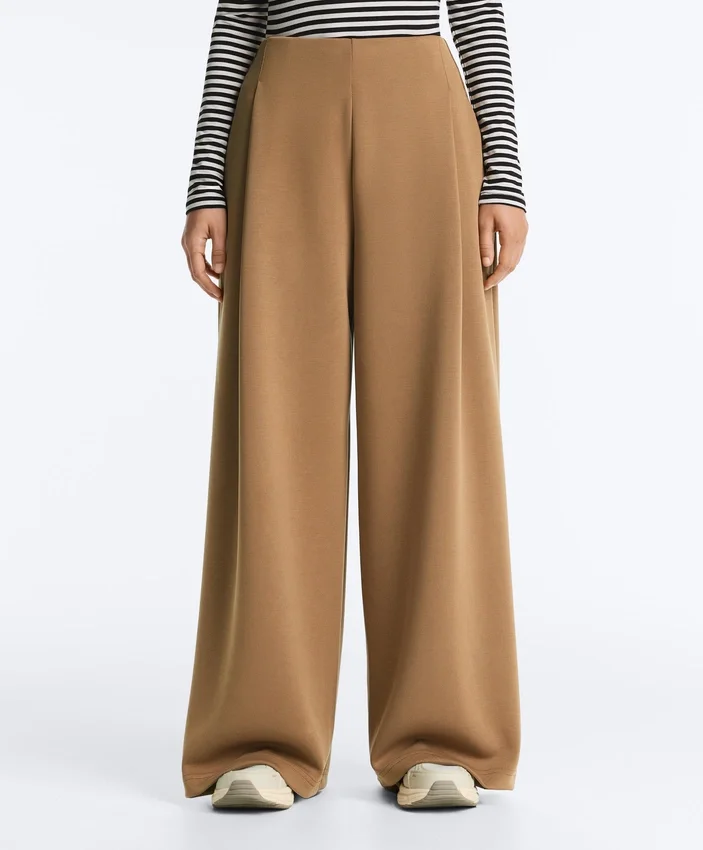 Pantaloni cu talie înaltă, croi larg, din țesătură de sargă, cu pliuri Pantaloni cu talie înaltă, croi larg, din țesătură de sargă, cu pliuri
