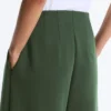 Pantaloni cu talie înaltă, croi larg, din țesătură de sargă, cu pliuri Pantaloni cu talie înaltă, croi larg, din țesătură de sargă, cu pliuri