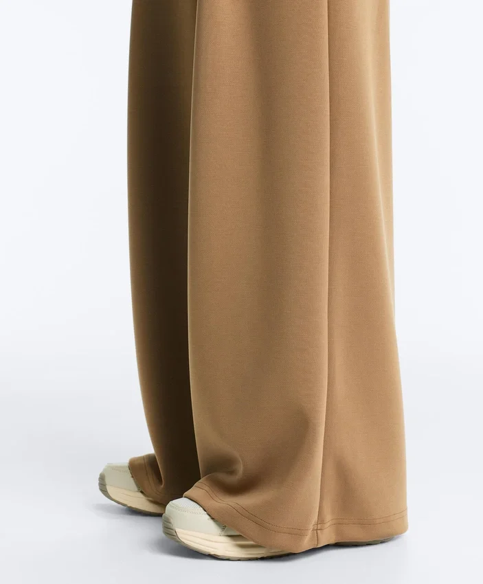 Pantaloni cu talie înaltă, croi larg, din țesătură de sargă, cu pliuri Pantaloni cu talie înaltă, croi larg, din țesătură de sargă, cu pliuri