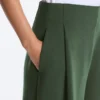 Pantaloni cu talie înaltă, croi larg, din țesătură de sargă, cu pliuri Pantaloni cu talie înaltă, croi larg, din țesătură de sargă, cu pliuri