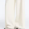 Pantaloni cu talie înaltă, croi larg, din țesătură de sargă, cu pliuri Pantaloni cu talie înaltă, croi larg, din țesătură de sargă, cu pliuri