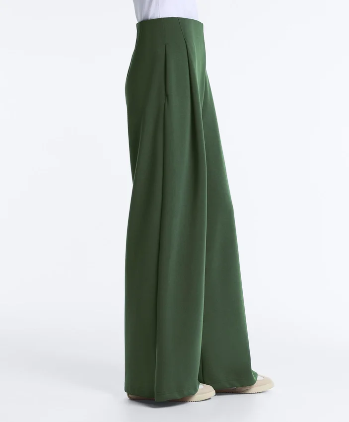Pantaloni cu talie înaltă, croi larg, din țesătură de sargă, cu pliuri Pantaloni cu talie înaltă, croi larg, din țesătură de sargă, cu pliuri