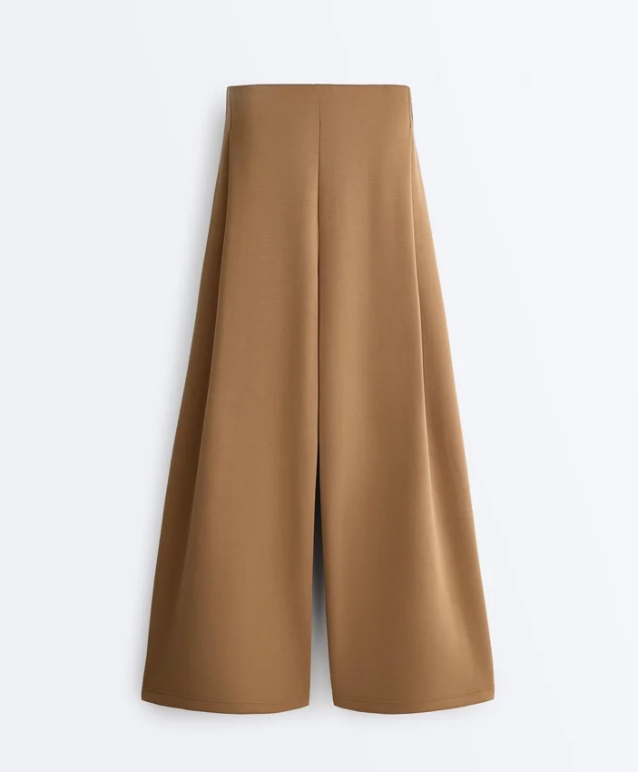 Pantaloni cu talie înaltă, croi larg, din țesătură de sargă, cu pliuri Pantaloni cu talie înaltă, croi larg, din țesătură de sargă, cu pliuri