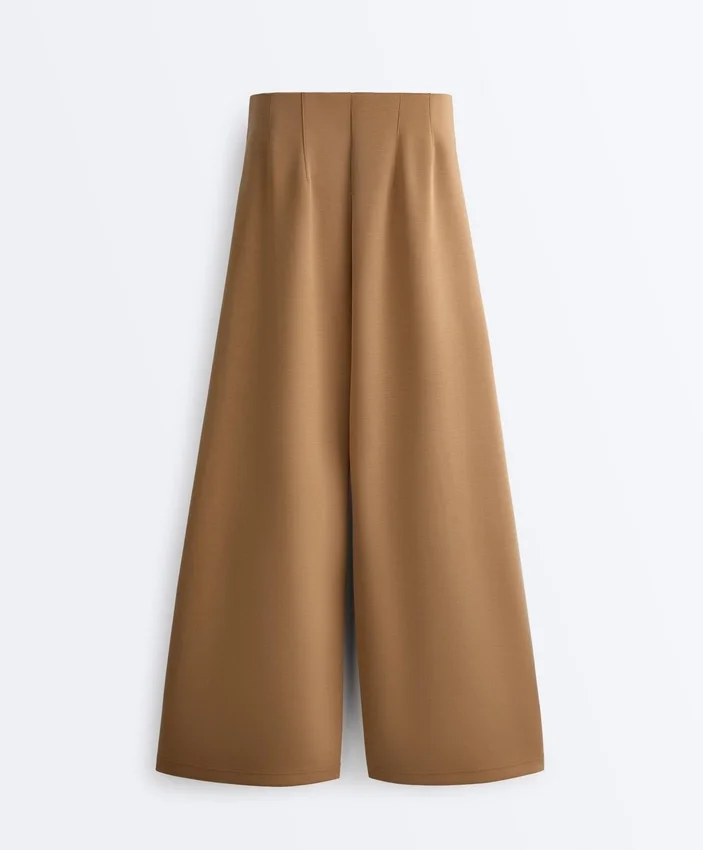Pantaloni cu talie înaltă, croi larg, din țesătură de sargă, cu pliuri Pantaloni cu talie înaltă, croi larg, din țesătură de sargă, cu pliuri