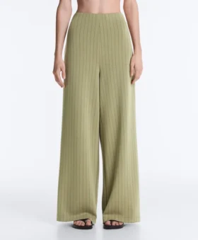 Pantaloni cu talie înaltă, croi larg și dungi fine, cu textură Soft Touch Pantaloni cu talie înaltă, croi larg și dungi fine, cu textură Soft Touch