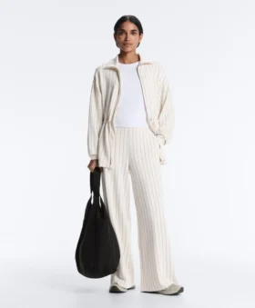 Pantaloni cu talie înaltă, croi larg și dungi fine, cu textură Soft Touch Pantaloni cu talie înaltă, croi larg și dungi fine, cu textură Soft Touch