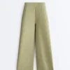 Pantaloni cu talie înaltă, croi larg și dungi fine, cu textură Soft Touch Pantaloni cu talie înaltă, croi larg și dungi fine, cu textură Soft Touch