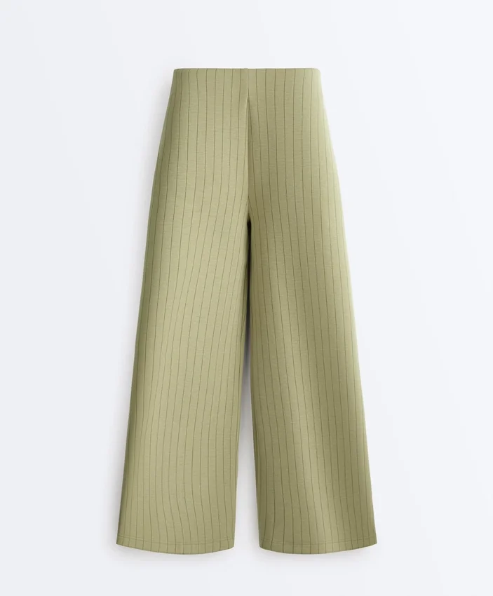 Pantaloni cu talie înaltă, croi larg și dungi fine, cu textură Soft Touch Pantaloni cu talie înaltă, croi larg și dungi fine, cu textură Soft Touch