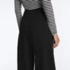 Pantaloni cu talie înaltă și croi larg, cu efect de neopren Pantaloni cu talie înaltă și croi larg, cu efect de neopren
