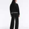 Pantaloni cu talie înaltă și croi larg, cu efect de neopren Pantaloni cu talie înaltă și croi larg, cu efect de neopren