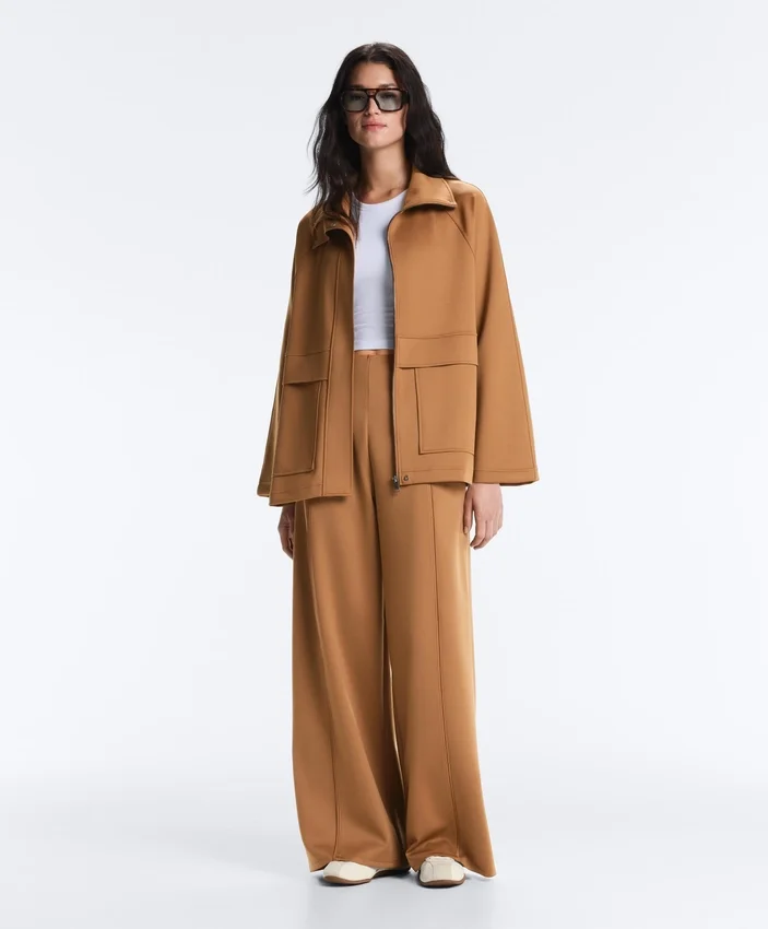 Pantaloni cu talie înaltă și croi larg, cu efect de neopren Pantaloni cu talie înaltă și croi larg, cu efect de neopren