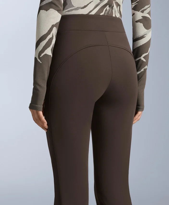 Pantaloni de schi elastici, rezistenți la apă, cu croi evazat pe toată lungimea Pantaloni de schi elastici, rezistenți la apă, cu croi evazat pe toată lungimea