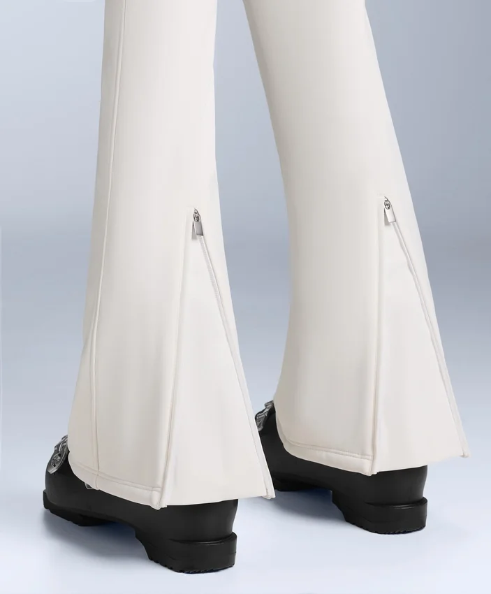Pantaloni de schi elastici, rezistenți la apă, cu croi evazat pe toată lungimea Pantaloni de schi elastici, rezistenți la apă, cu croi evazat pe toată lungimea