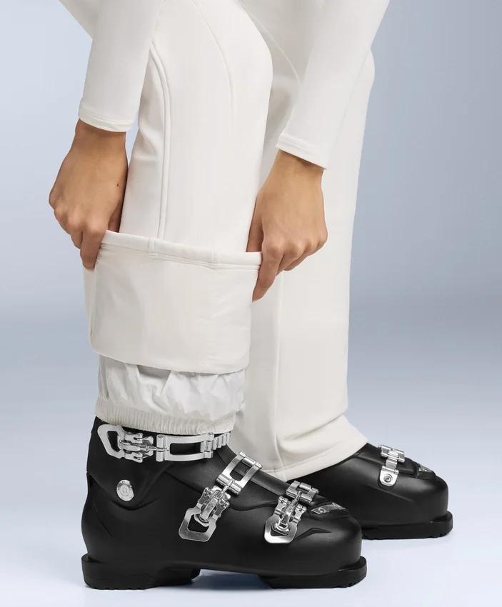 Pantaloni de schi elastici, rezistenți la apă, cu croi evazat pe toată lungimea Pantaloni de schi elastici, rezistenți la apă, cu croi evazat pe toată lungimea