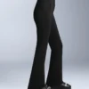 Pantaloni de schi elastici, rezistenți la apă, cu croi evazat pe toată lungimea Pantaloni de schi elastici, rezistenți la apă, cu croi evazat pe toată lungimea