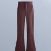Pantaloni de schi evazați, elastici și rezistenți la apă Pantaloni de schi evazați, elastici și rezistenți la apă
