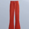Pantaloni de schi evazați, elastici și rezistenți la apă Pantaloni de schi evazați, elastici și rezistenți la apă