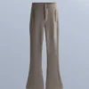 Pantaloni de schi evazați, elastici și rezistenți la apă Pantaloni de schi evazați, elastici și rezistenți la apă