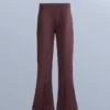 Pantaloni de schi evazați, elastici și rezistenți la apă Pantaloni de schi evazați, elastici și rezistenți la apă