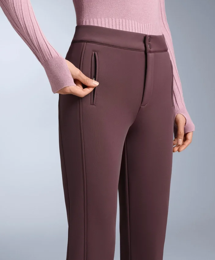 Pantaloni de schi evazați, elastici și rezistenți la apă Pantaloni de schi evazați, elastici și rezistenți la apă