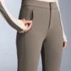 Pantaloni de schi evazați, elastici și rezistenți la apă Pantaloni de schi evazați, elastici și rezistenți la apă