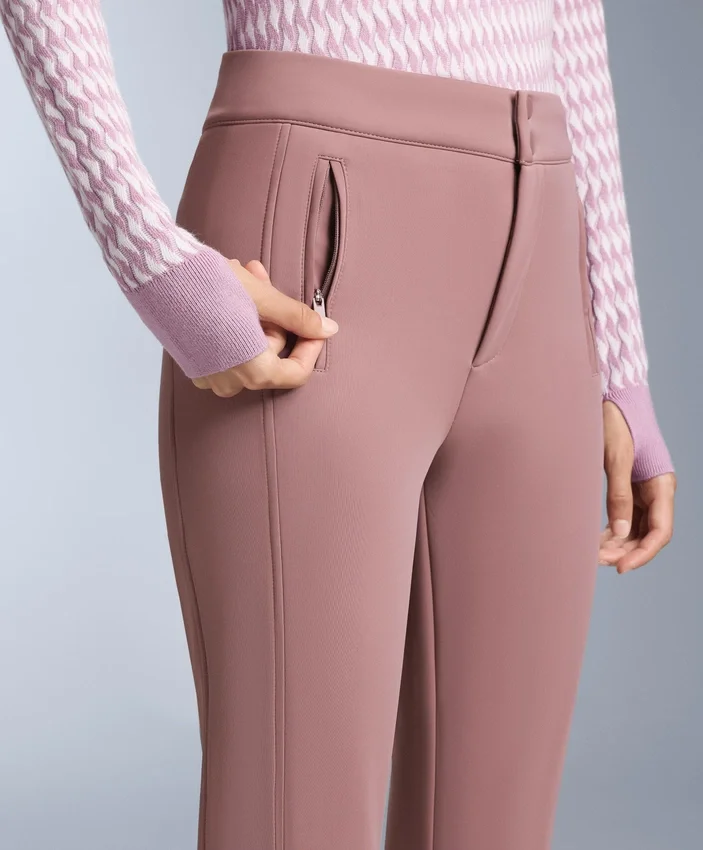 Pantaloni de schi evazați, elastici și rezistenți la apă Pantaloni de schi evazați, elastici și rezistenți la apă