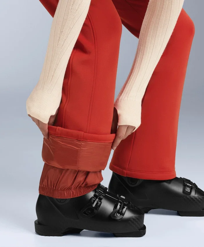 Pantaloni de schi evazați, elastici și rezistenți la apă Pantaloni de schi evazați, elastici și rezistenți la apă