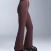 Pantaloni de schi evazați, elastici și rezistenți la apă Pantaloni de schi evazați, elastici și rezistenți la apă