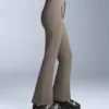 Pantaloni de schi evazați, elastici și rezistenți la apă Pantaloni de schi evazați, elastici și rezistenți la apă
