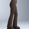 Pantaloni de schi evazați, elastici și rezistenți la apă