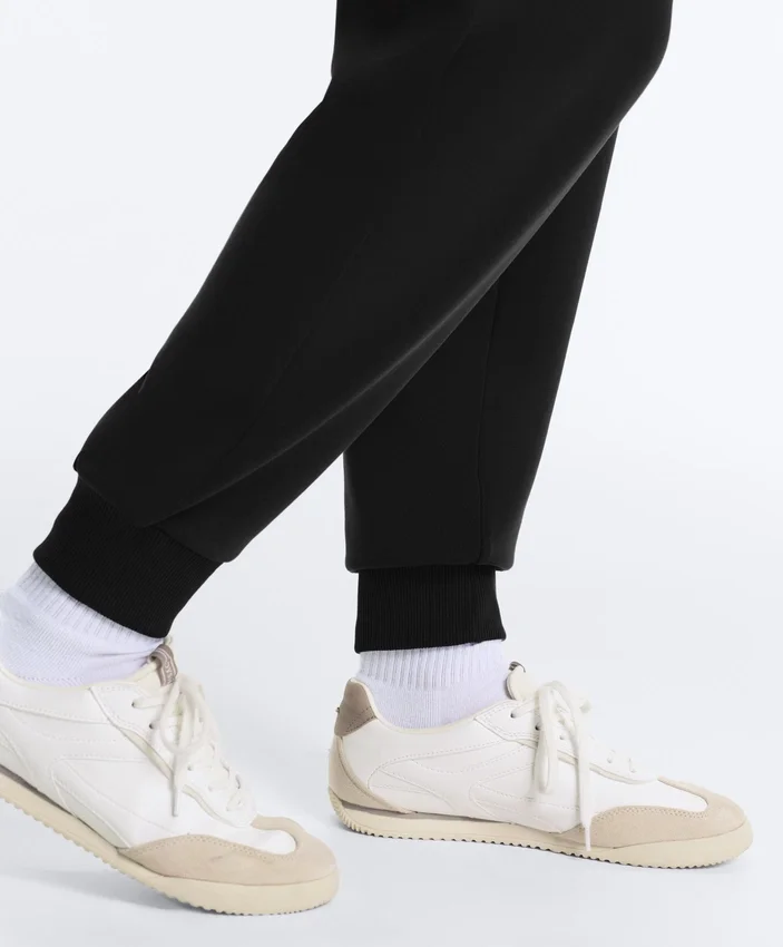 Pantaloni de trening mulati din material modal cu textura Soft Touch Pantaloni de trening mulati din material modal cu textura Soft Touch
