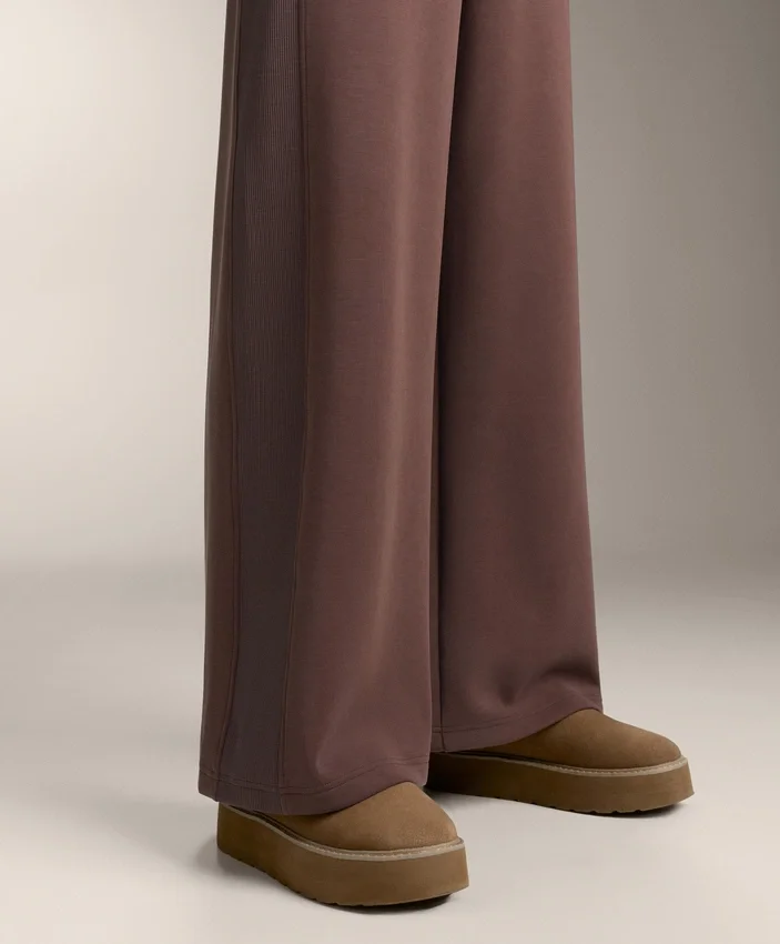 Pantaloni drepți cu croi larg, cu nervuri, din modal periat Pantaloni drepți cu croi larg, cu nervuri, din modal periat