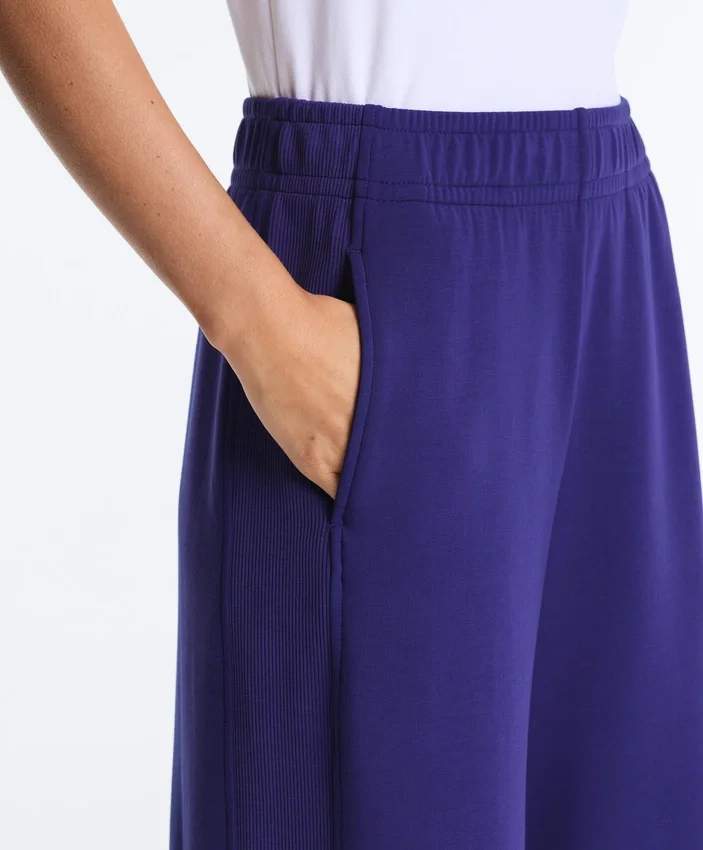 Pantaloni drepți cu croi larg, cu nervuri, din modal periat Pantaloni drepți cu croi larg, cu nervuri, din modal periat
