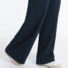Pantaloni drepți din piqué cu bătături din bumbac și contrast Pantaloni drepți din piqué cu bătături din bumbac și contrast