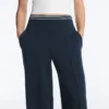 Pantaloni drepți din piqué cu bătături din bumbac și contrast Pantaloni drepți din piqué cu bătături din bumbac și contrast