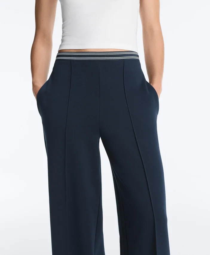 Pantaloni drepți din piqué cu bătături din bumbac și contrast Pantaloni drepți din piqué cu bătături din bumbac și contrast