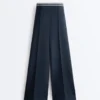 Pantaloni drepți din piqué cu bătături din bumbac și contrast Pantaloni drepți din piqué cu bătături din bumbac și contrast