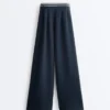 Pantaloni drepți din piqué cu bătături din bumbac și contrast Pantaloni drepți din piqué cu bătături din bumbac și contrast
