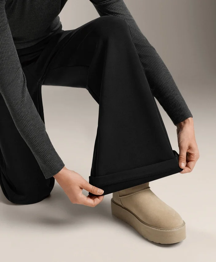 Pantaloni evazați cu talie foarte înaltă, din modal periat Pantaloni evazați cu talie foarte înaltă, din modal periat